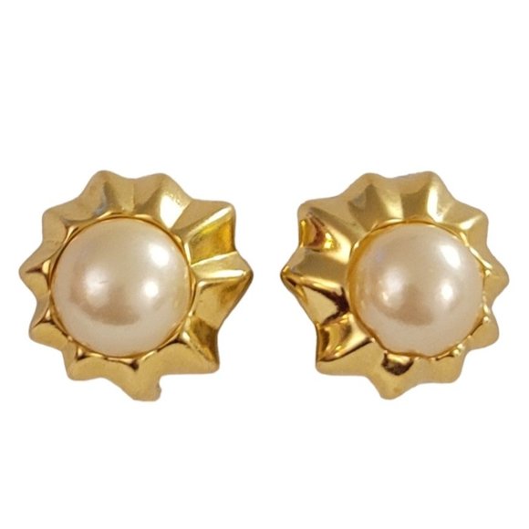 Trifari Crown Over T Gold Tone Starburst Center Faux Pearl Clip On Earrings K992 - Picture 2 of 11